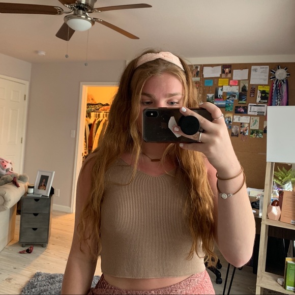 Cute cropped tank! - Picture 1 of 3